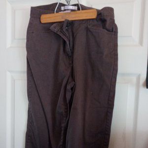 Knee high relax summer shorts by Bill Blass